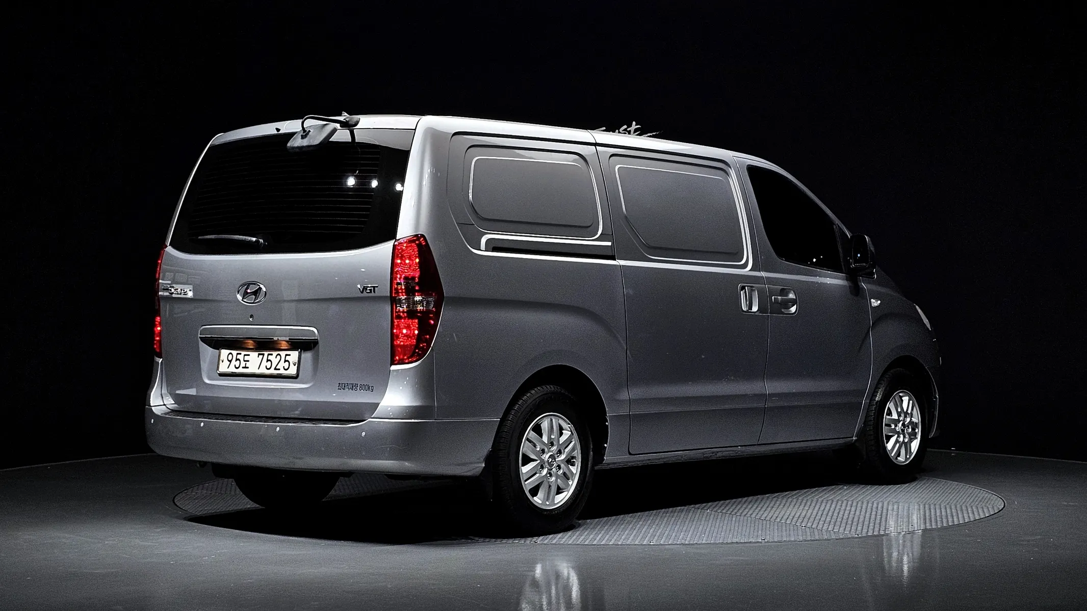 Hyundai Grand Starex 3 2016 2/38