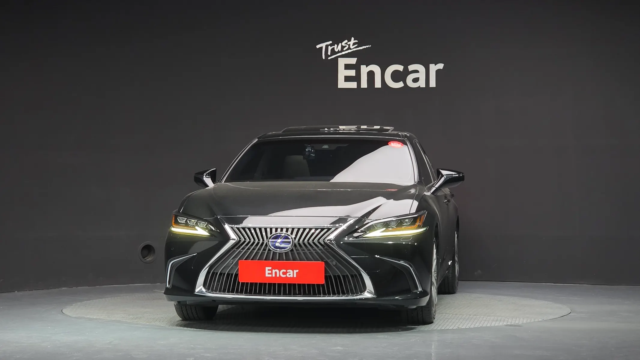 Lexus ES300h 7 2019 2/5