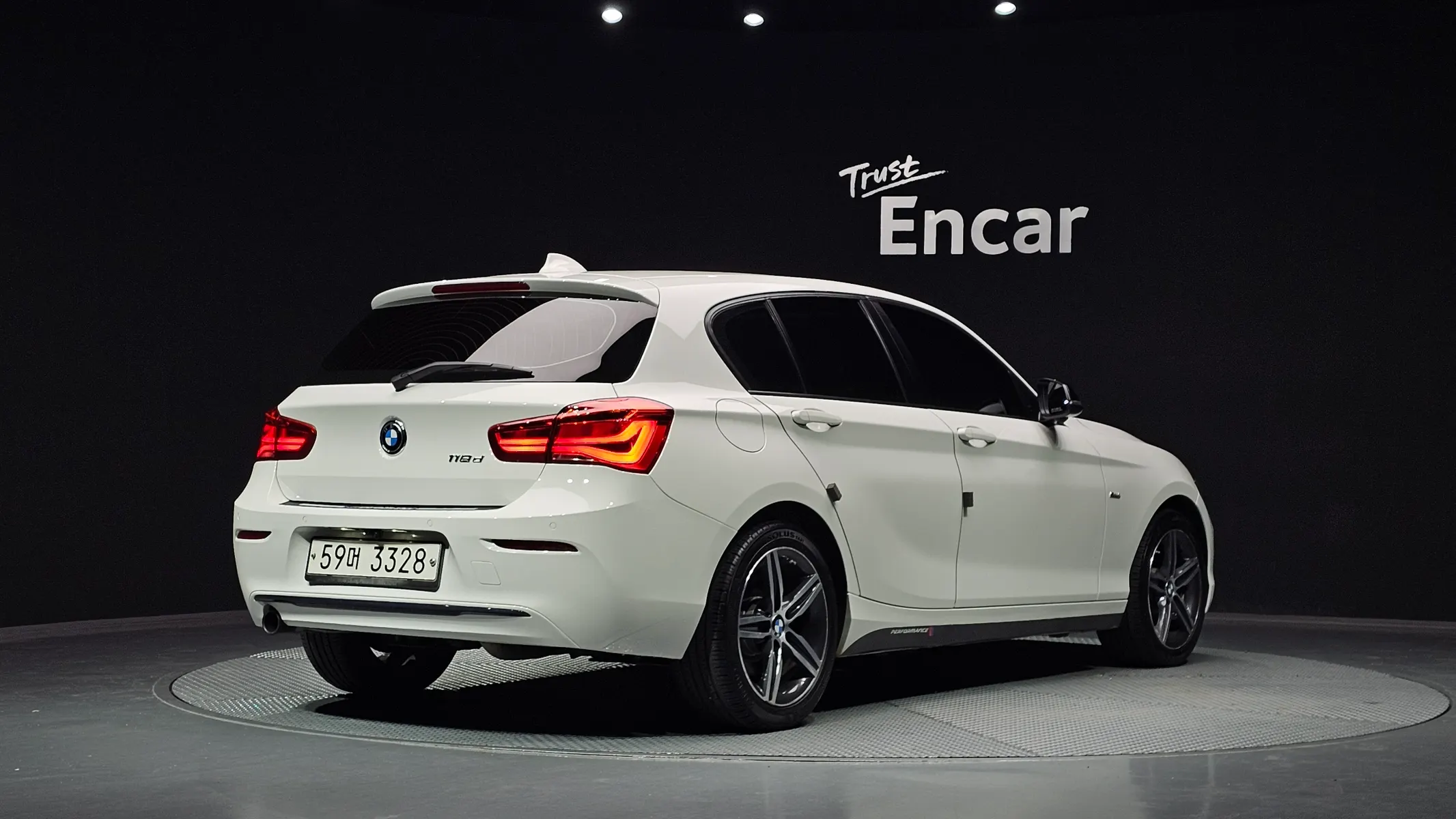 BMW 1 Series (F20) 118d 5 2017 2/21