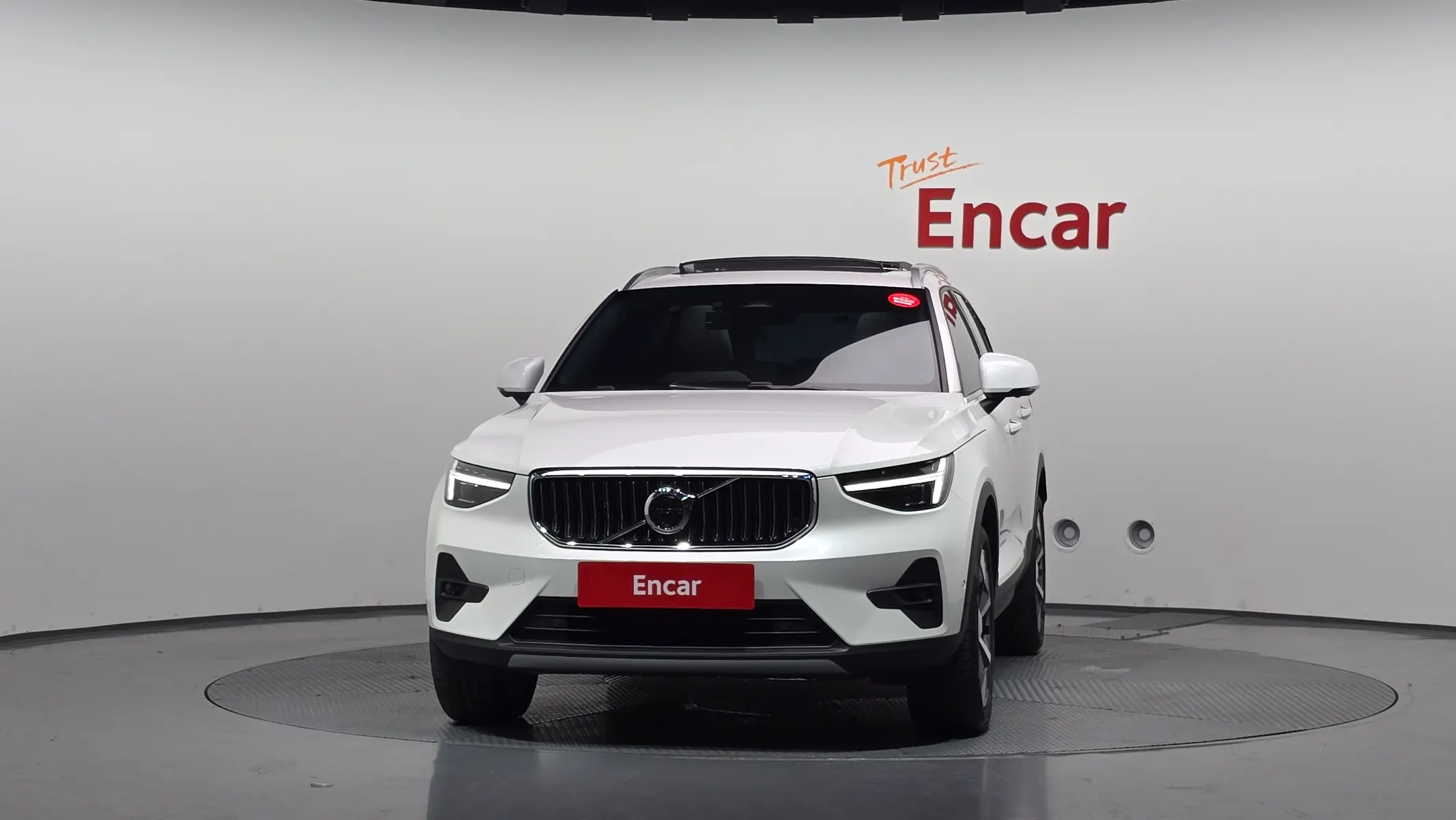 Volvo XC40 B4 2024 2/5