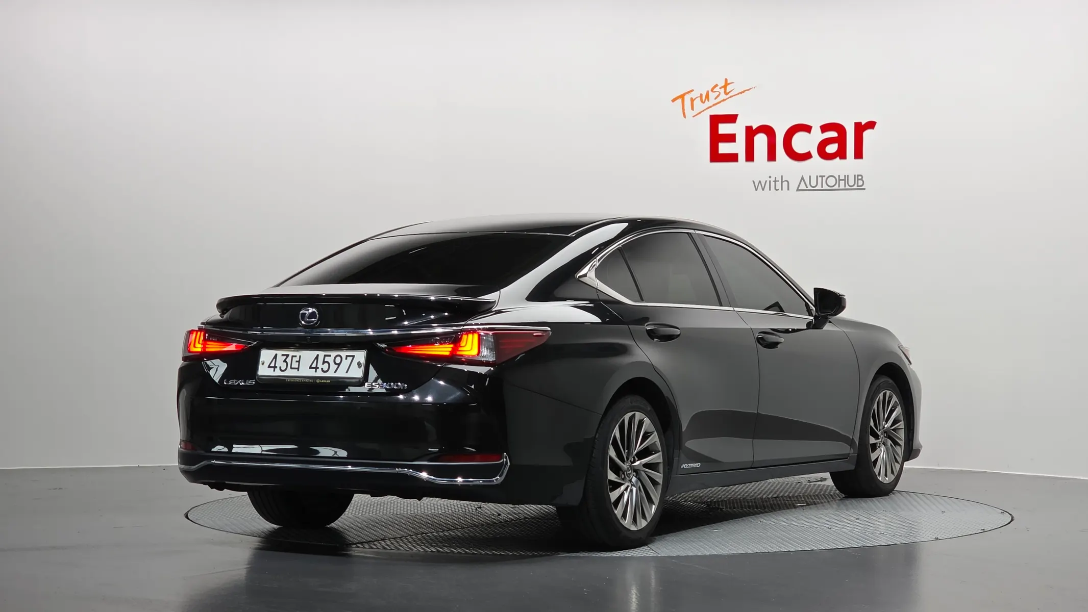 Lexus ES300h 7 2019 2/40