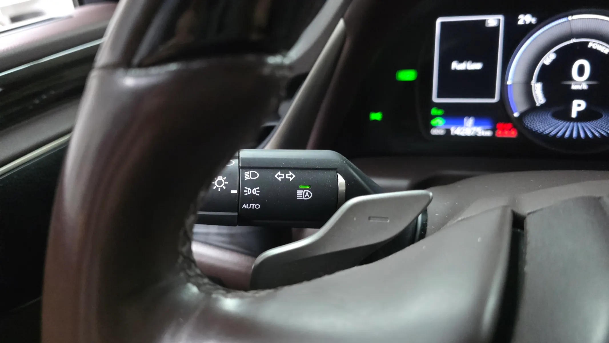 Lexus ES300h 7 2019 39/40
