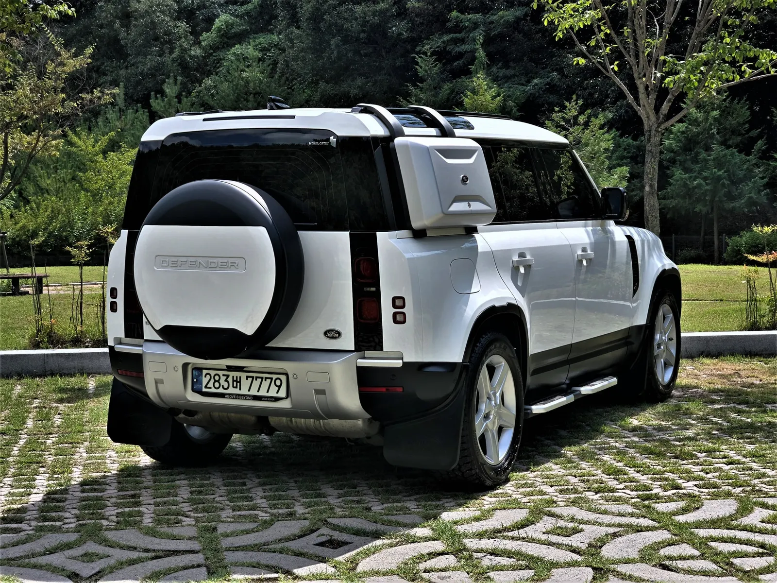 Land Rover (L663) 110 D240 SE 2020 2/21