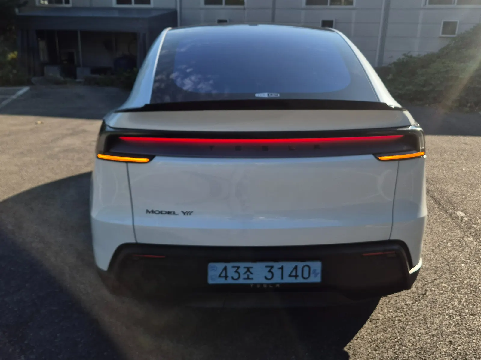 Tesla Y L AWD 2026 3/5