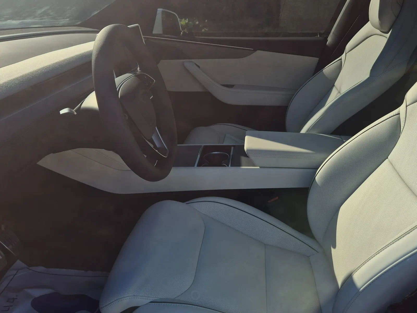 Tesla Y L AWD 2026 4/5