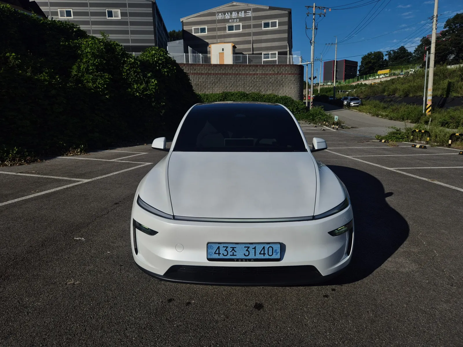 Tesla Y L AWD 2026 2/5