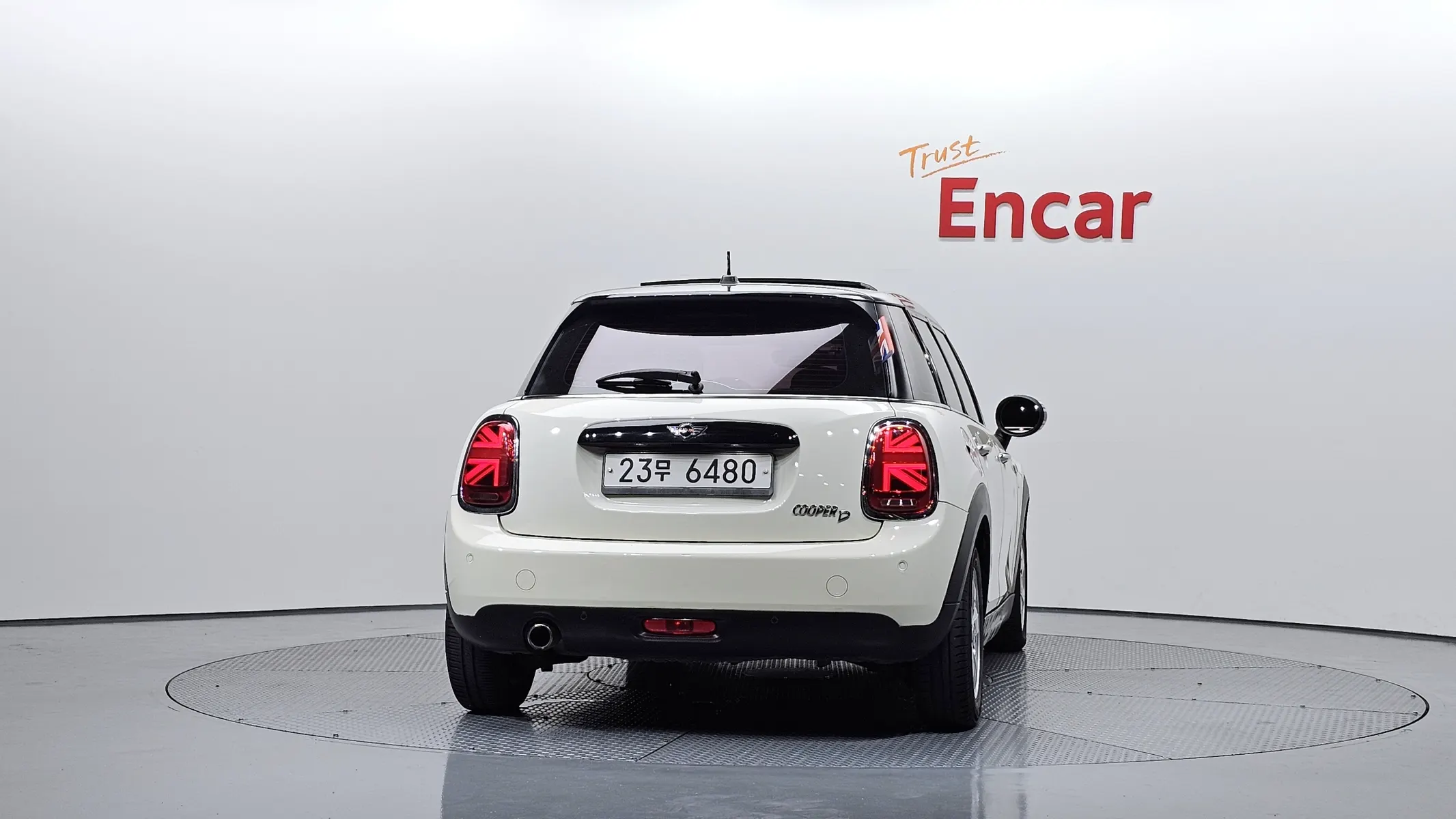 MINI D 5 Mid 2016 3/5