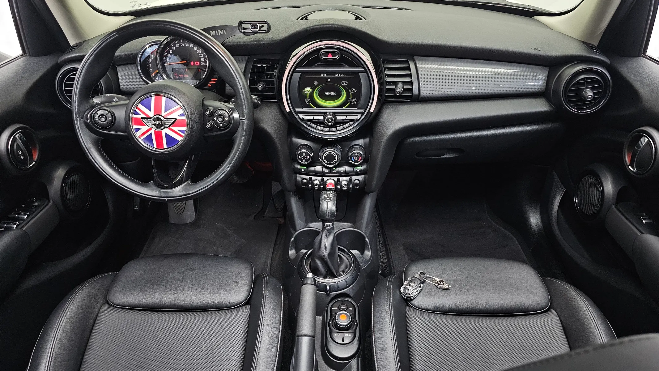 MINI D 5 Mid 2016 4/5