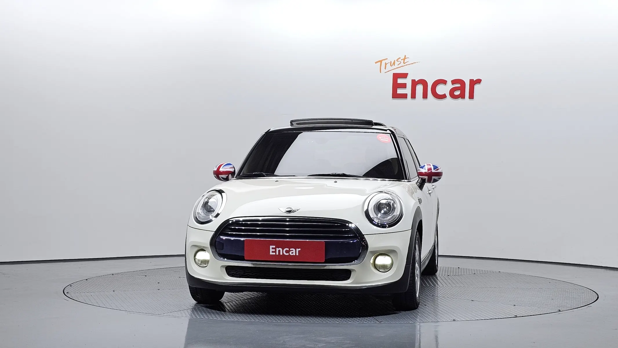 MINI D 5 Mid 2016 2/5