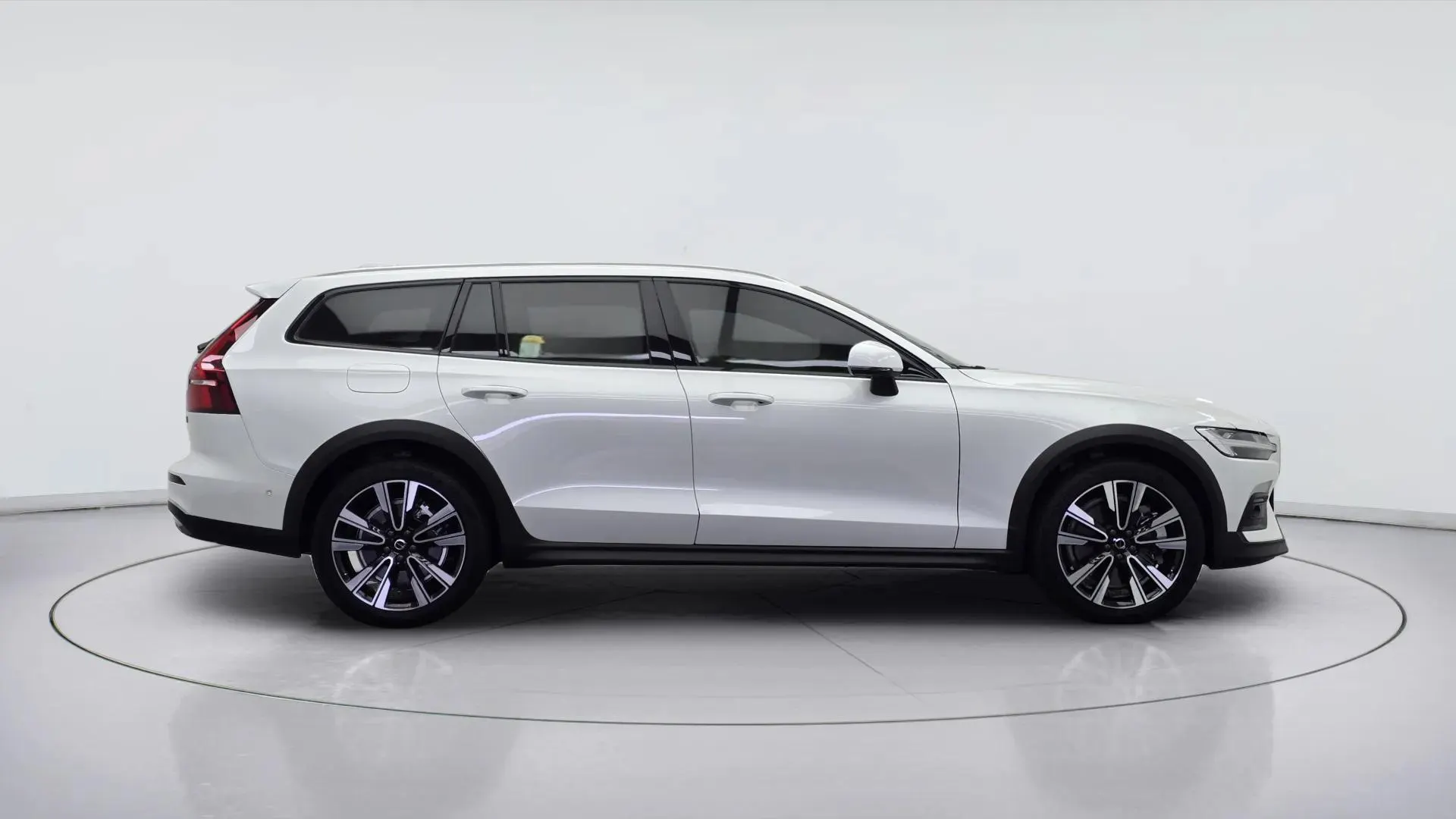 Volvo V60 2 B5 AWD 2025 2/5