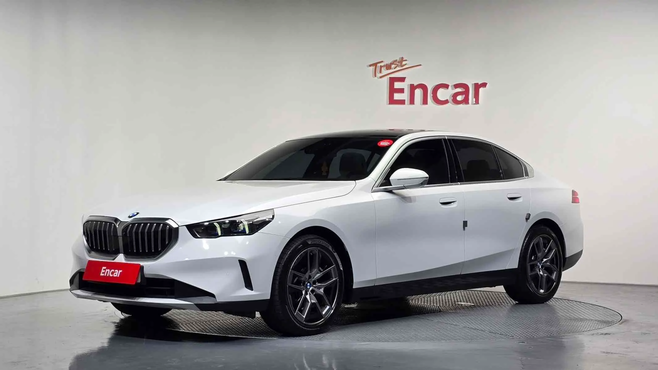 BMW 5 Series (G60) 520i 2024 2/33