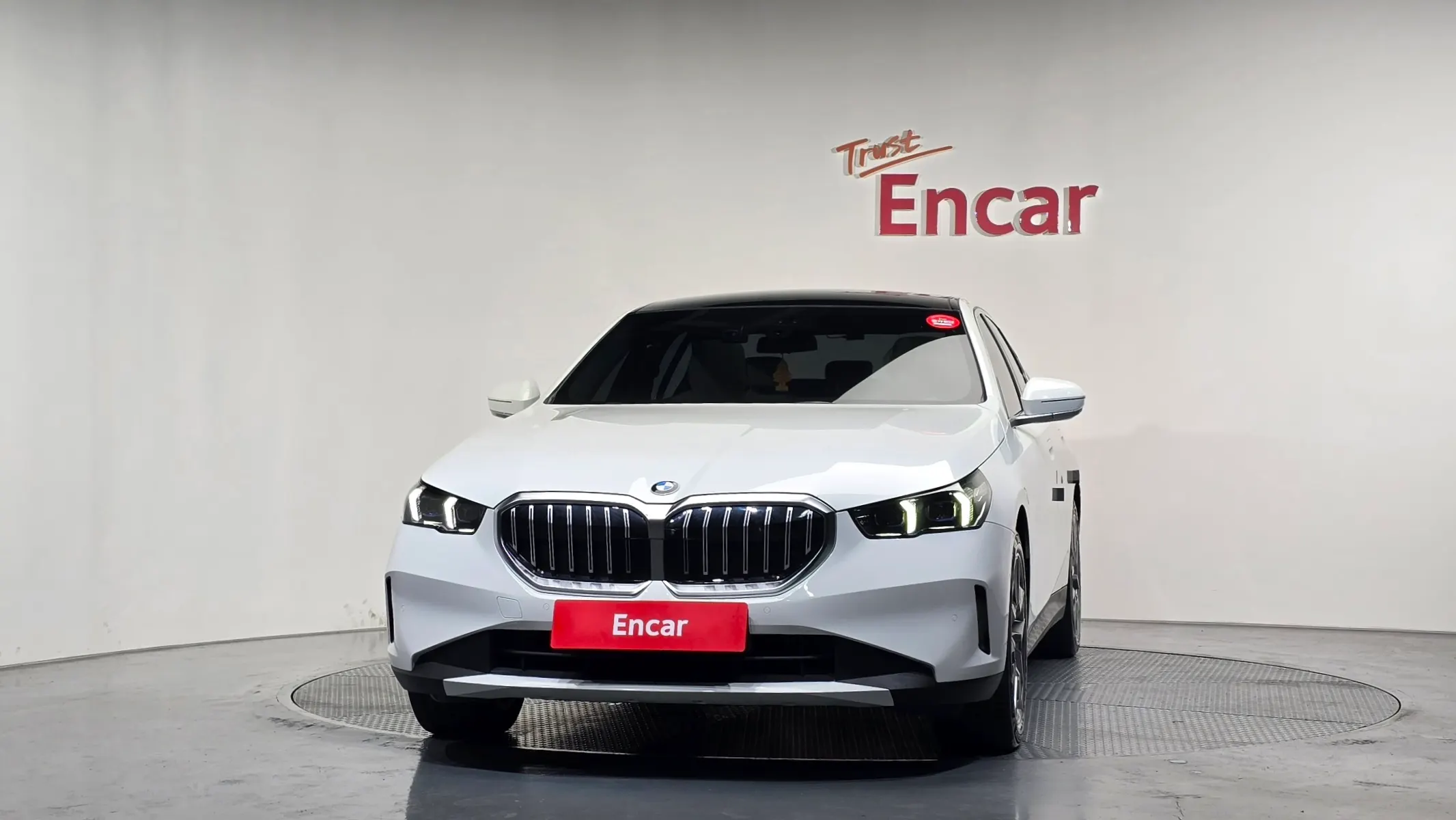 BMW 5 Series (G60) 520i 2024 3/33