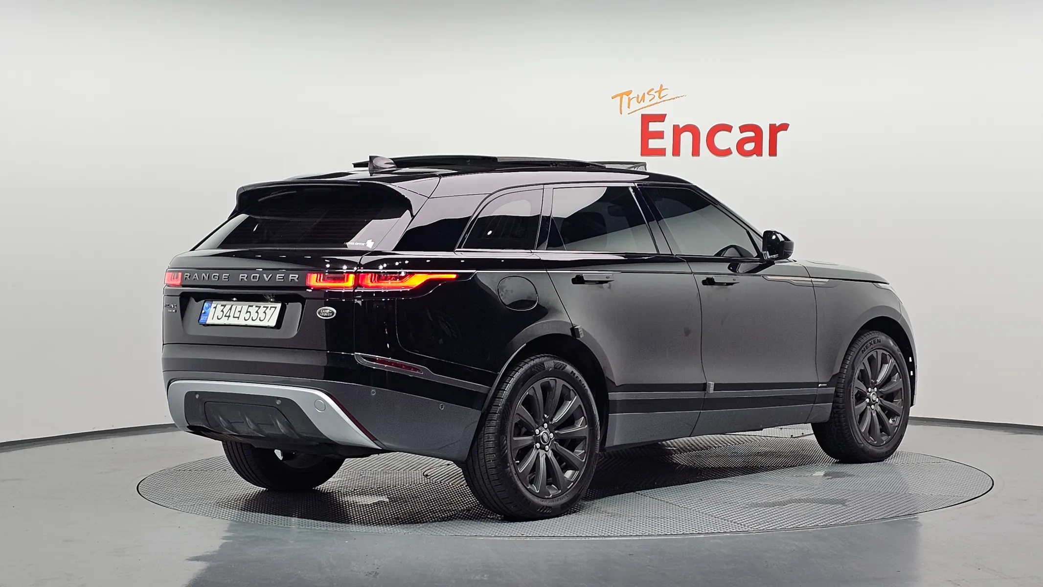 Land Rover 레인지로버 벨라 2.0 D240 R- SE 2017 2/39