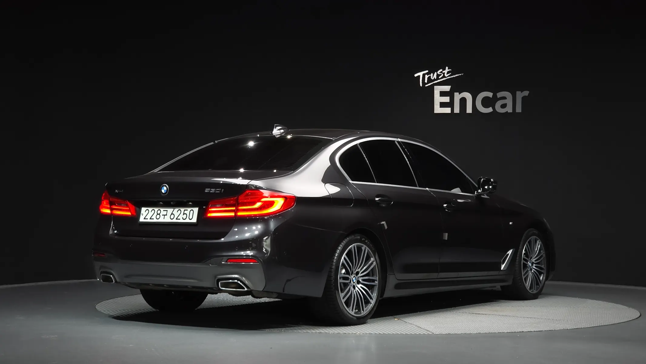 BMW 5 Series (G30) 530i xDrive M 2019 2/32