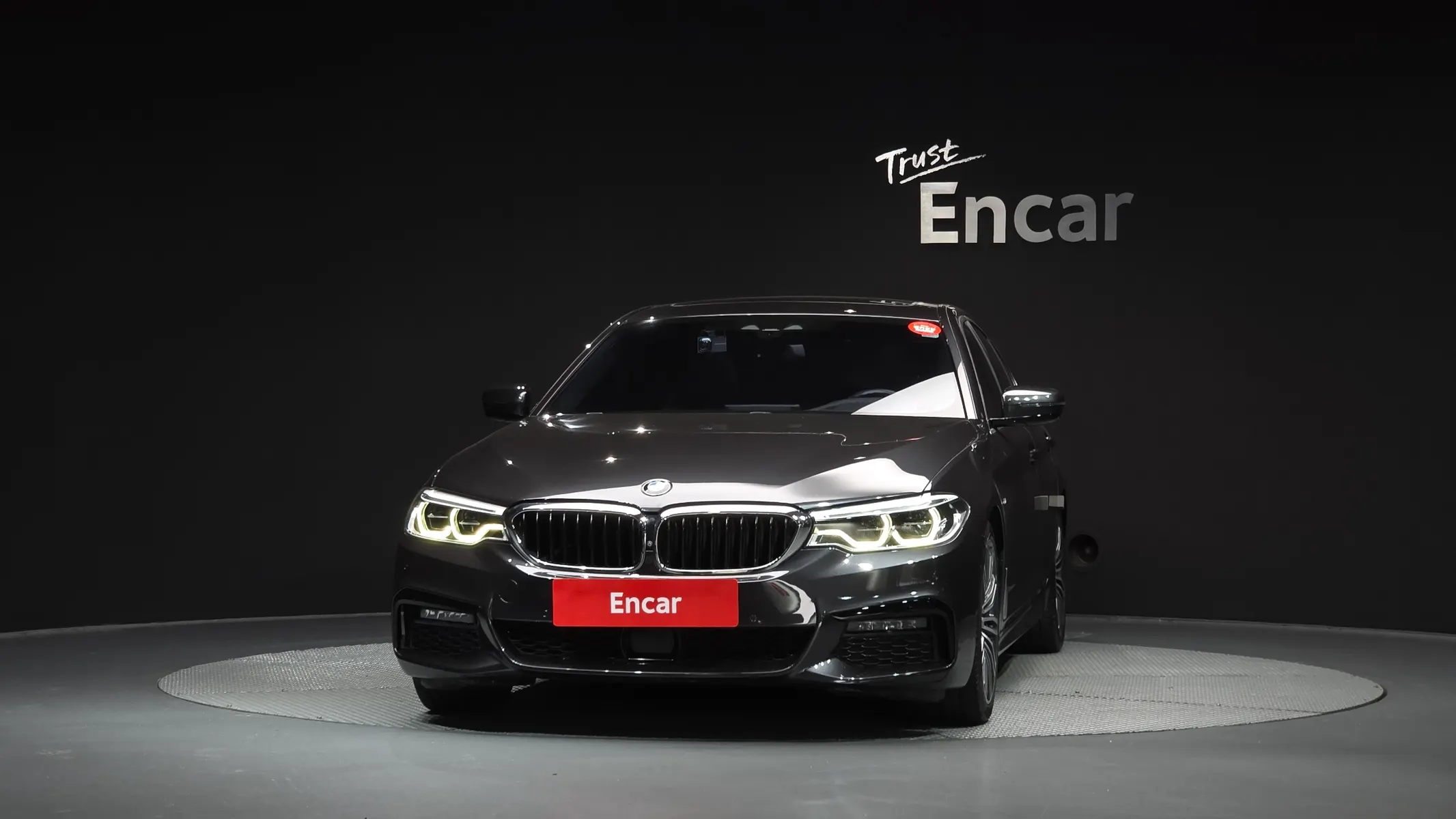 BMW 5 Series (G30) 530i xDrive M 2019 3/32