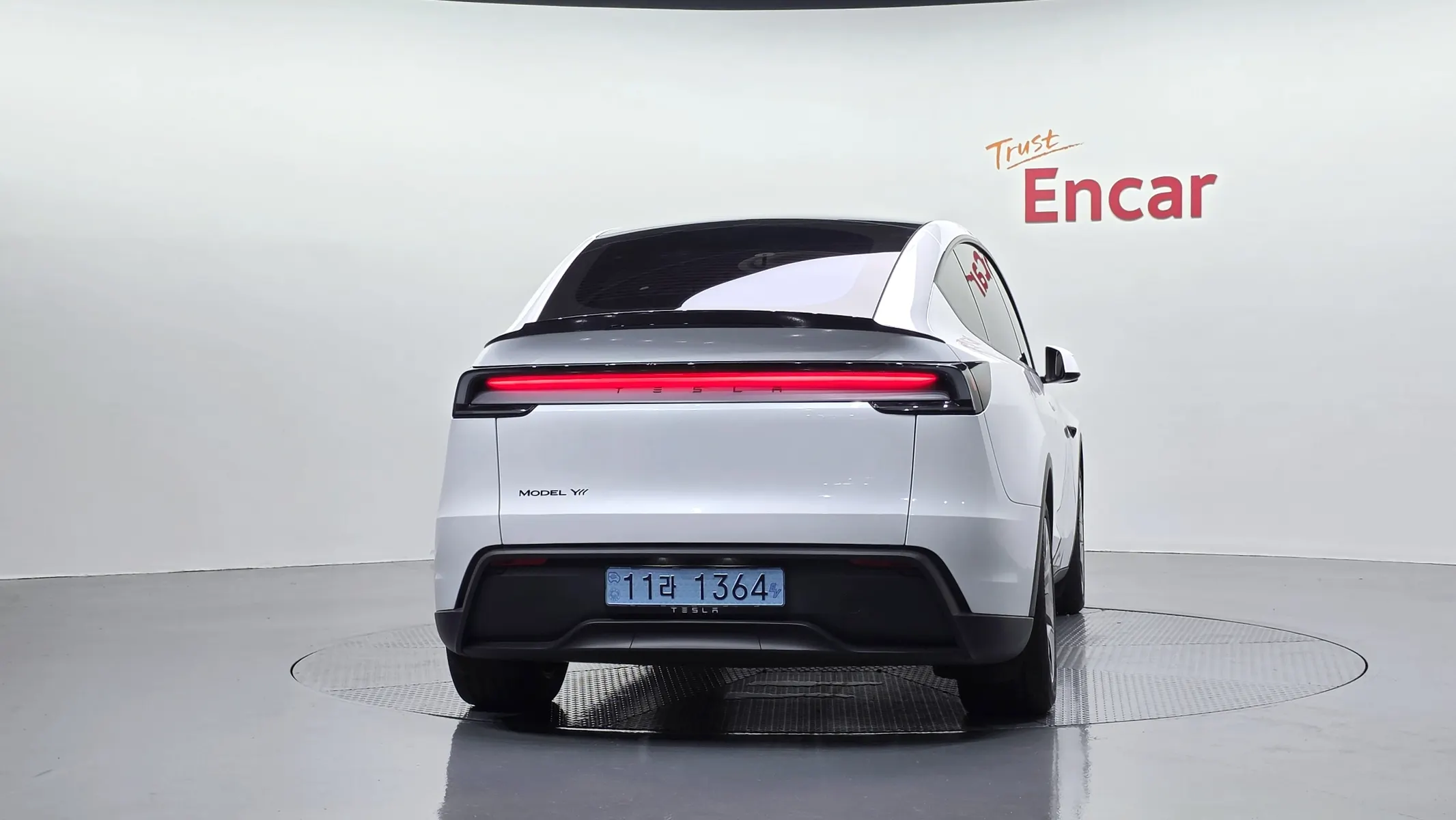 Tesla Y L AWD 2026 3/5