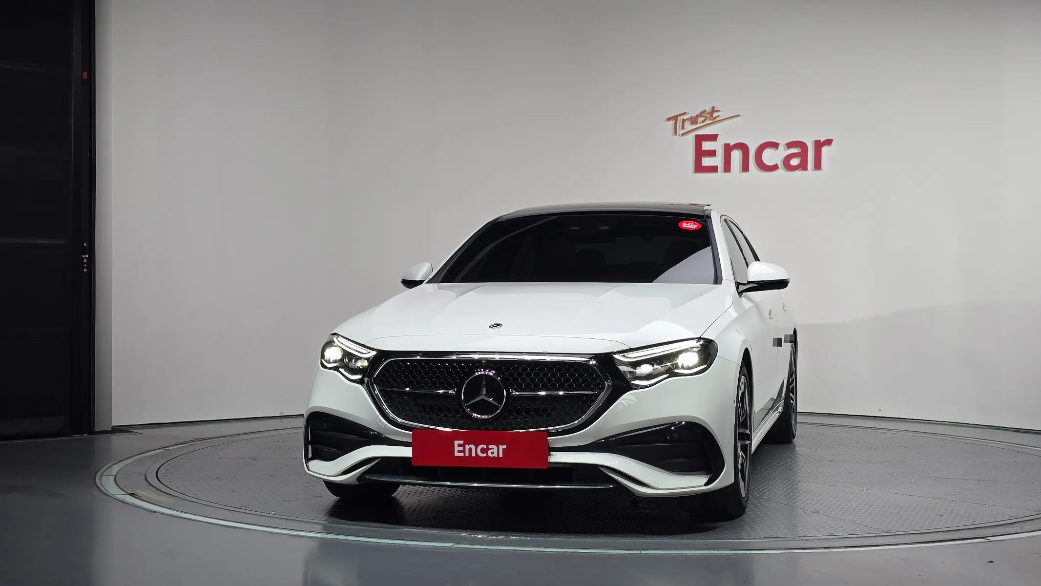 Mercedes-Benz E-Class W214 E300 4MATIC AMG Line 2024 3/34