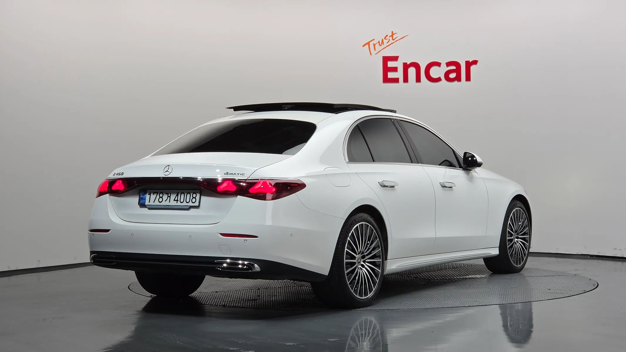 Mercedes-Benz E-Class W214 E450 4MATIC 2024 2/43