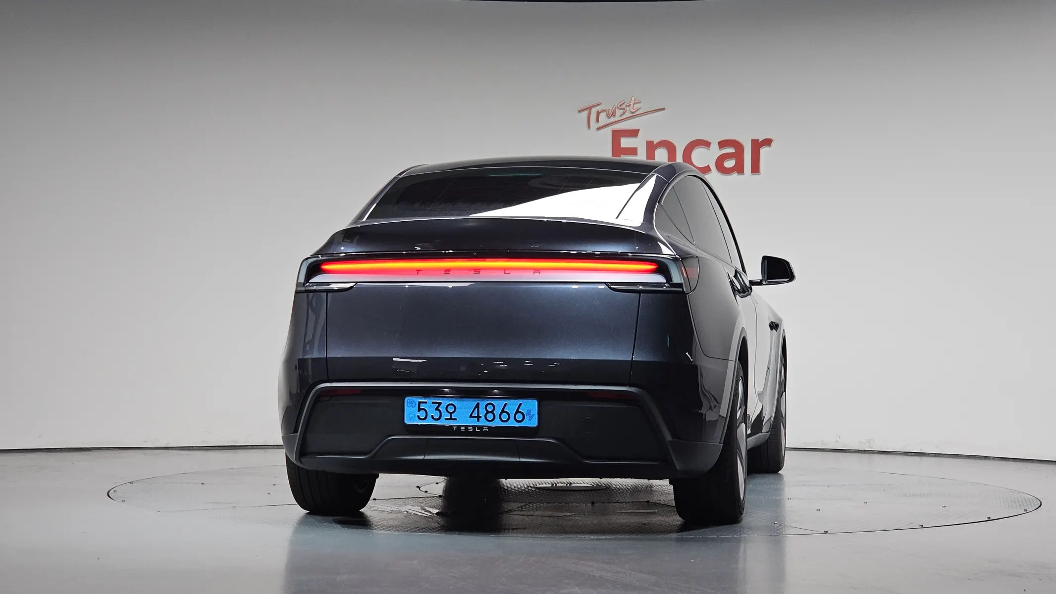 Tesla Y RWD 2026 3/5