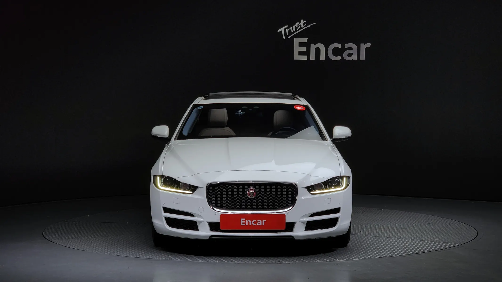 Jaguar XE 20d 2016 2/5