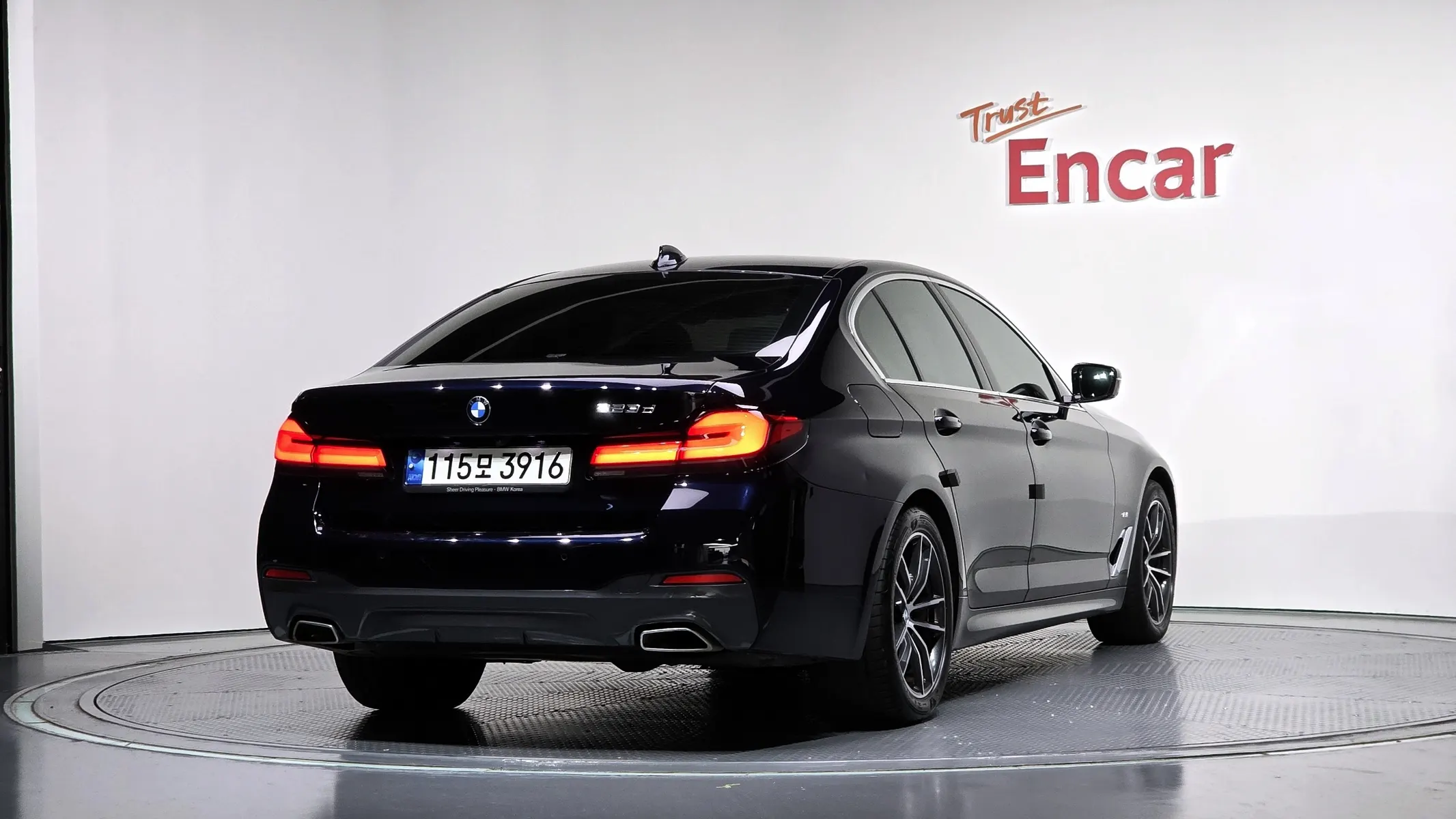 BMW 5 Series (G30) 523d M 2021 2/21