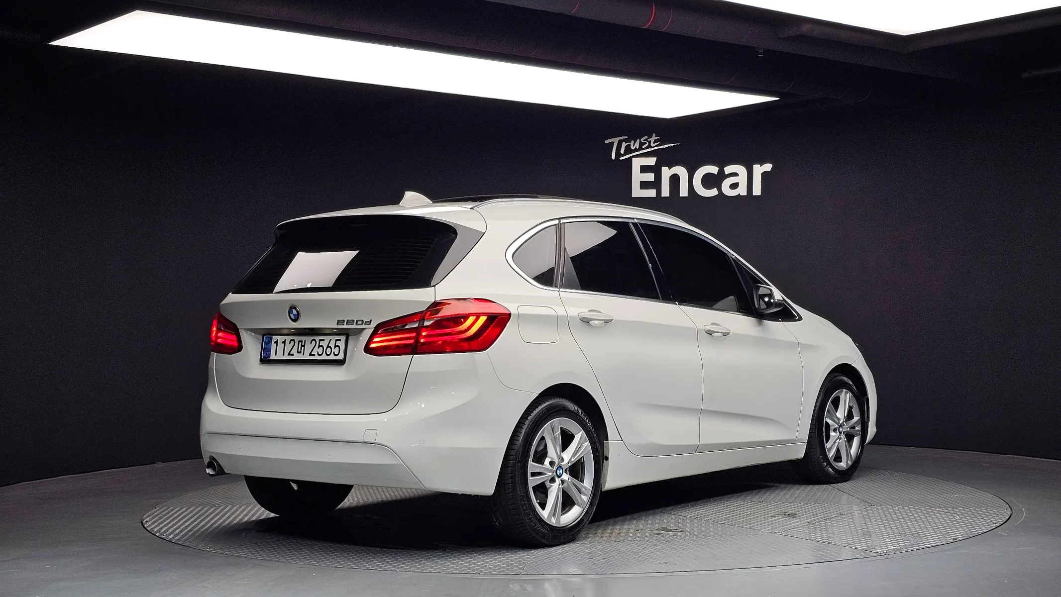 BMW 2 Series Tourer (F45) 2015 2/21