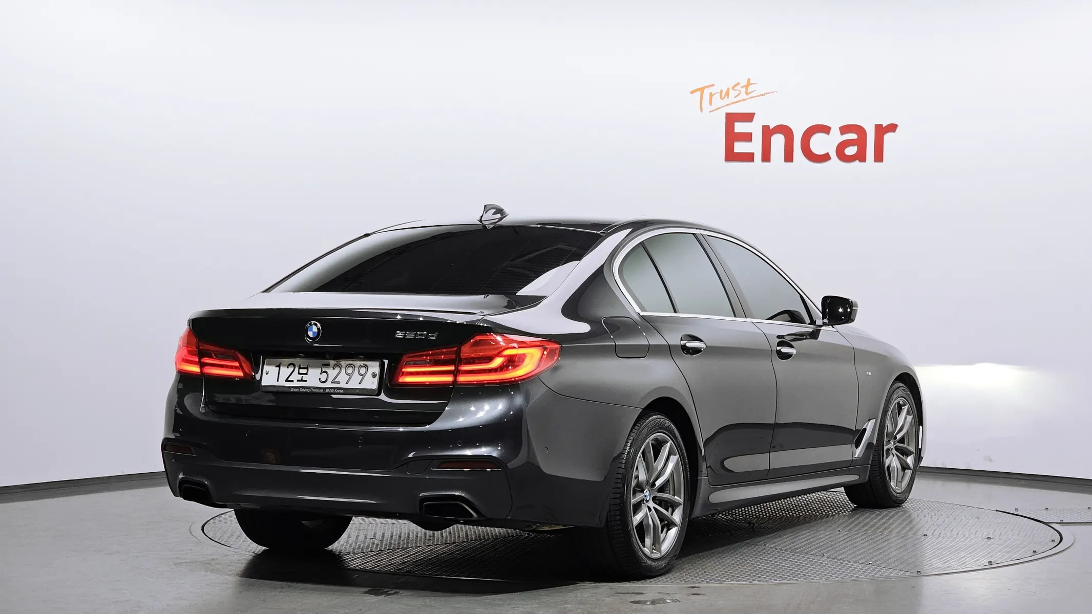 BMW 5 Series (G30) 520d M 2018 2/21