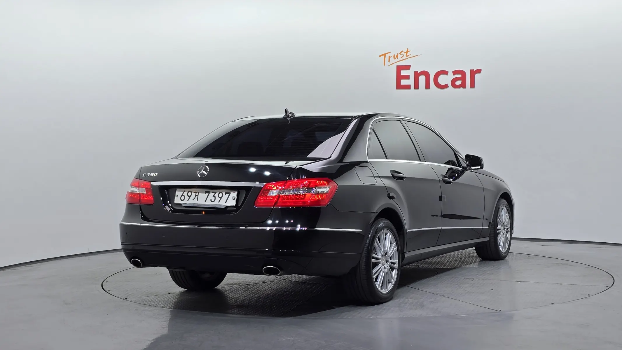 Mercedes-Benz E-Class W212 E300 2011 2/21