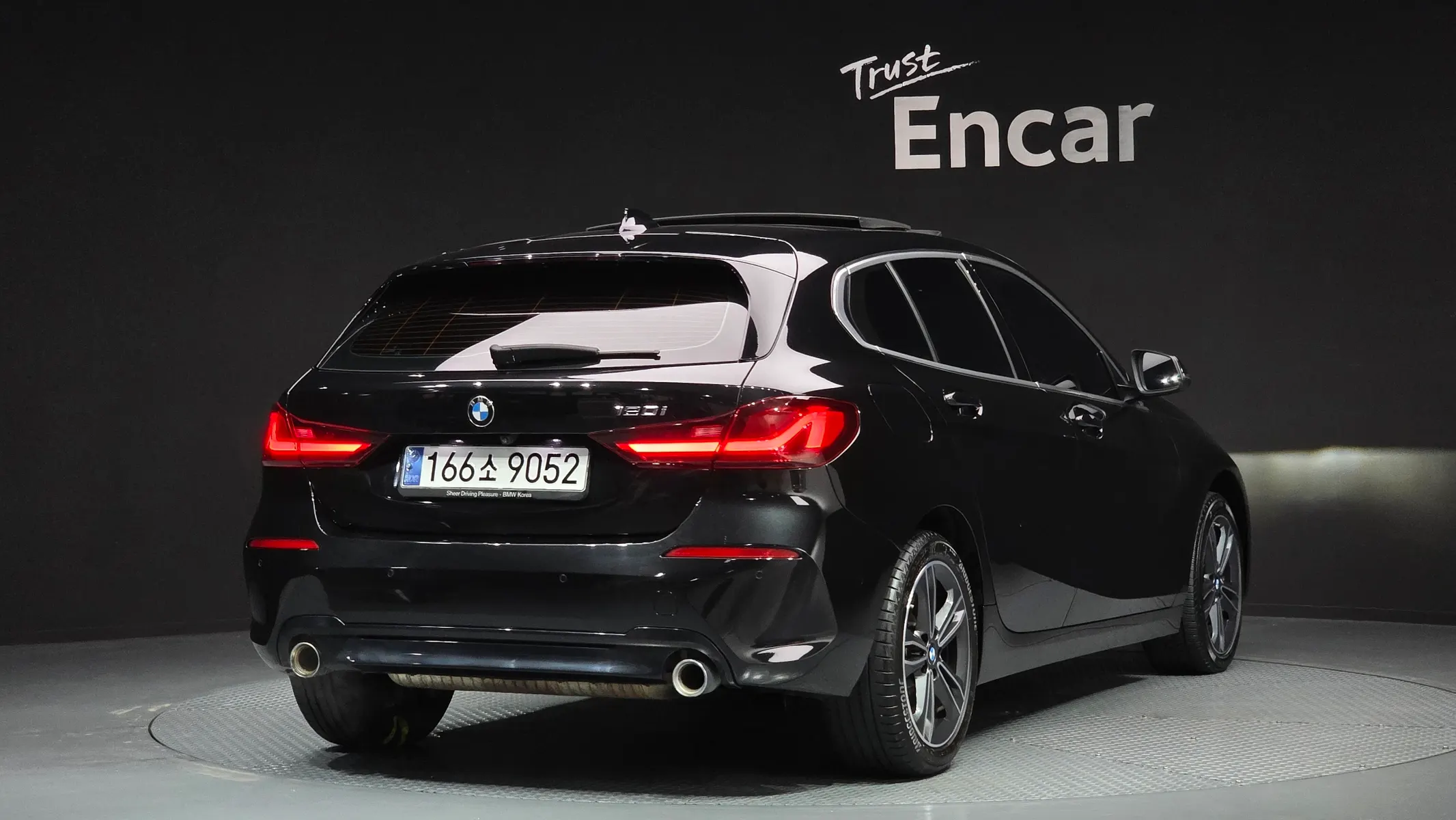 BMW 1 Series (F40) 120i 2022 2/21