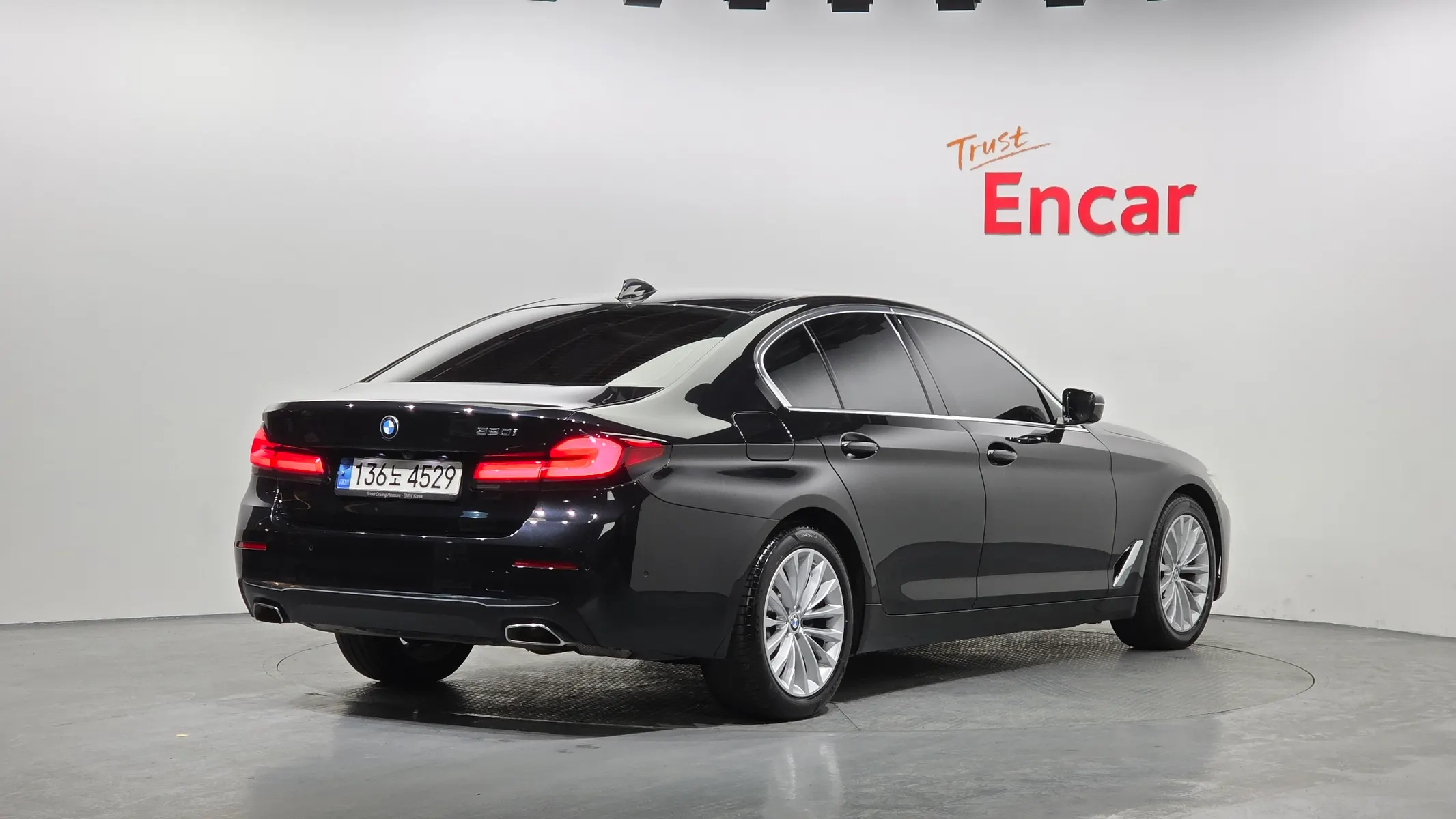 BMW 5 Series (G30) 520i 2021 2/21