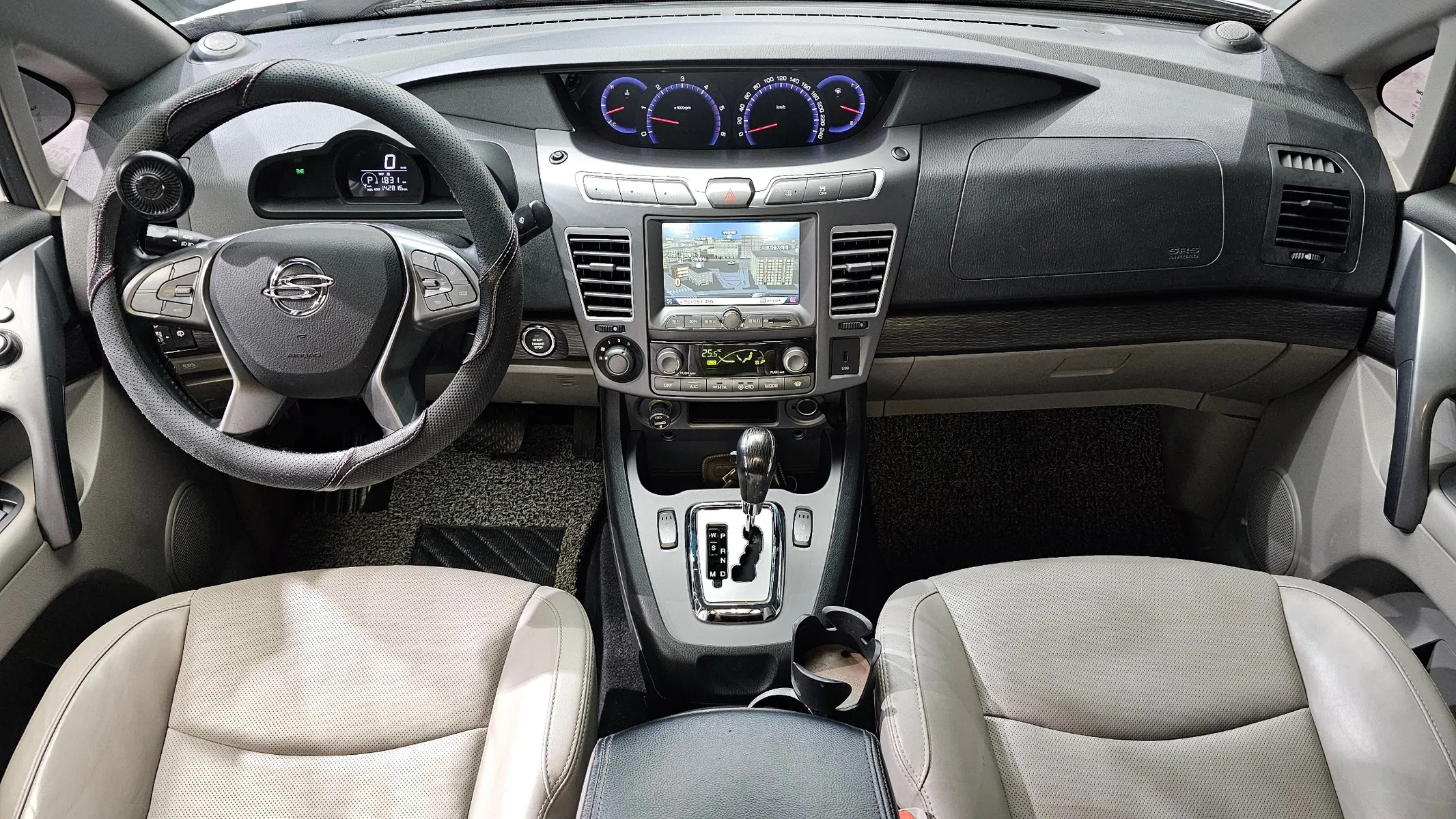KG Mobility 코란도 투리스모 4WD 9 2019 4/5