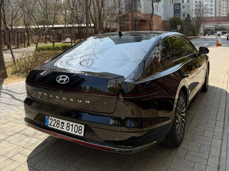Hyundai (GN7) 2025 2/5