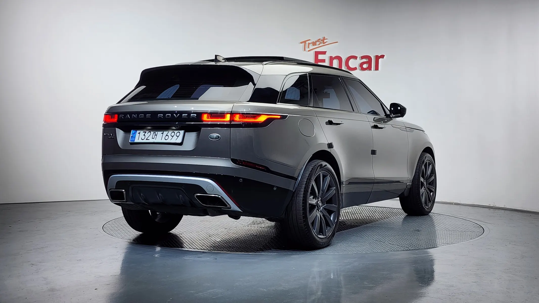 Land Rover 레인지로버 벨라 3.0 D300 R- HSE 2019 2/37