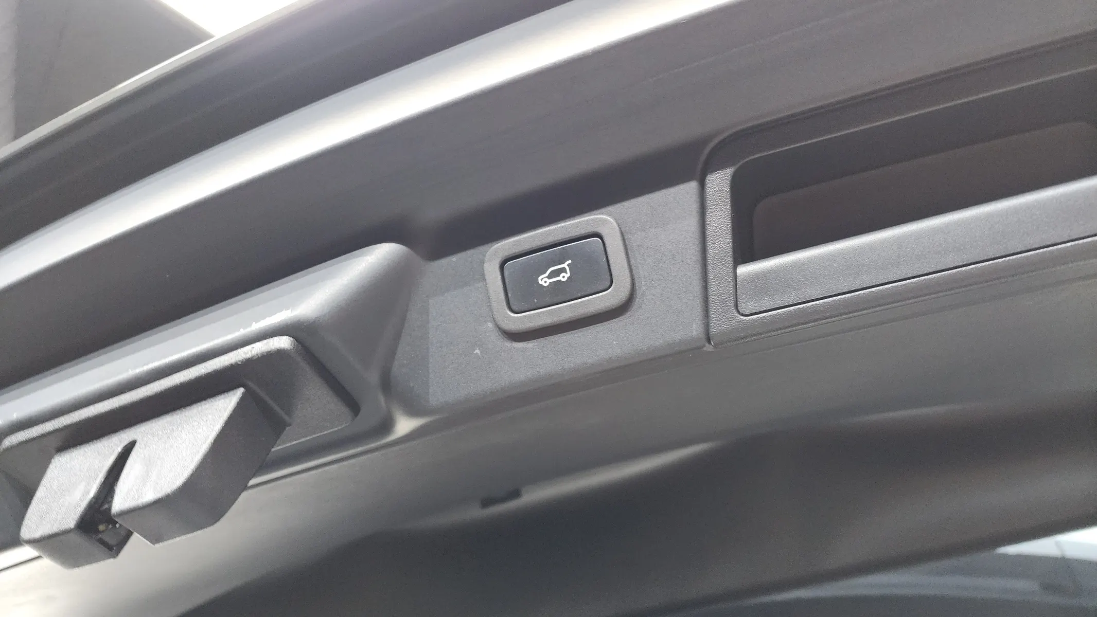 Land Rover 레인지로버 벨라 3.0 D300 R- HSE 2019 36/37