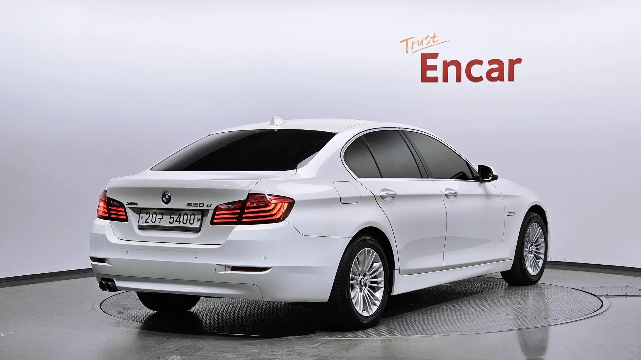 BMW 5 Series (F10) 520d xDrive 2014 2/21