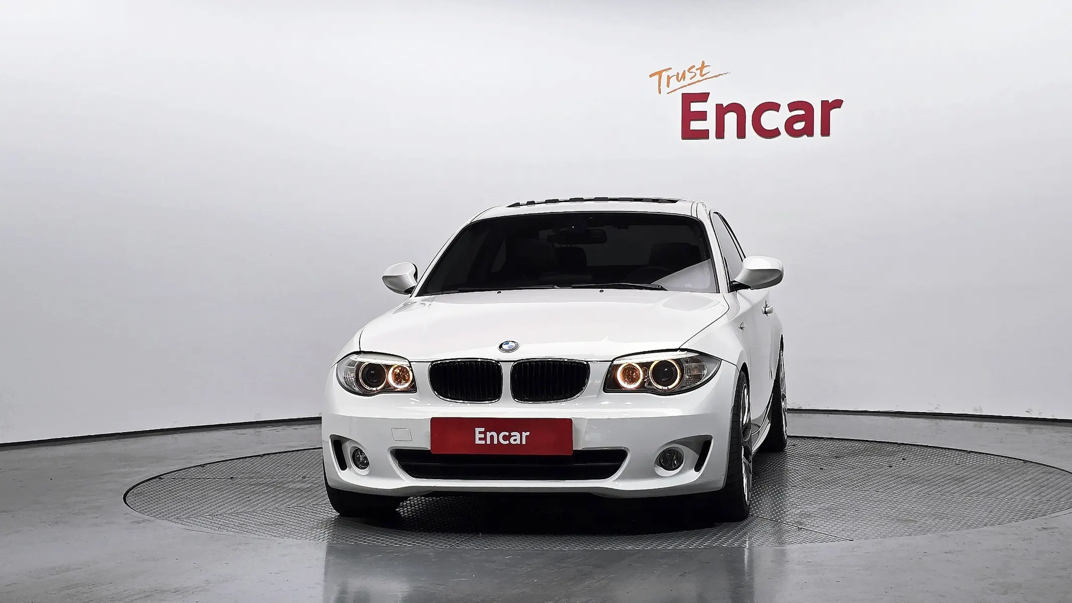 BMW 1 Series (E82) 120d 2011 3/21