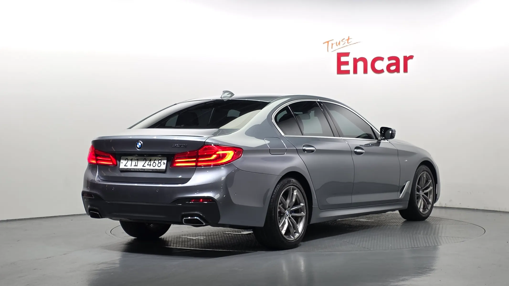 BMW 5 Series (G30) 530i M 2018 2/36