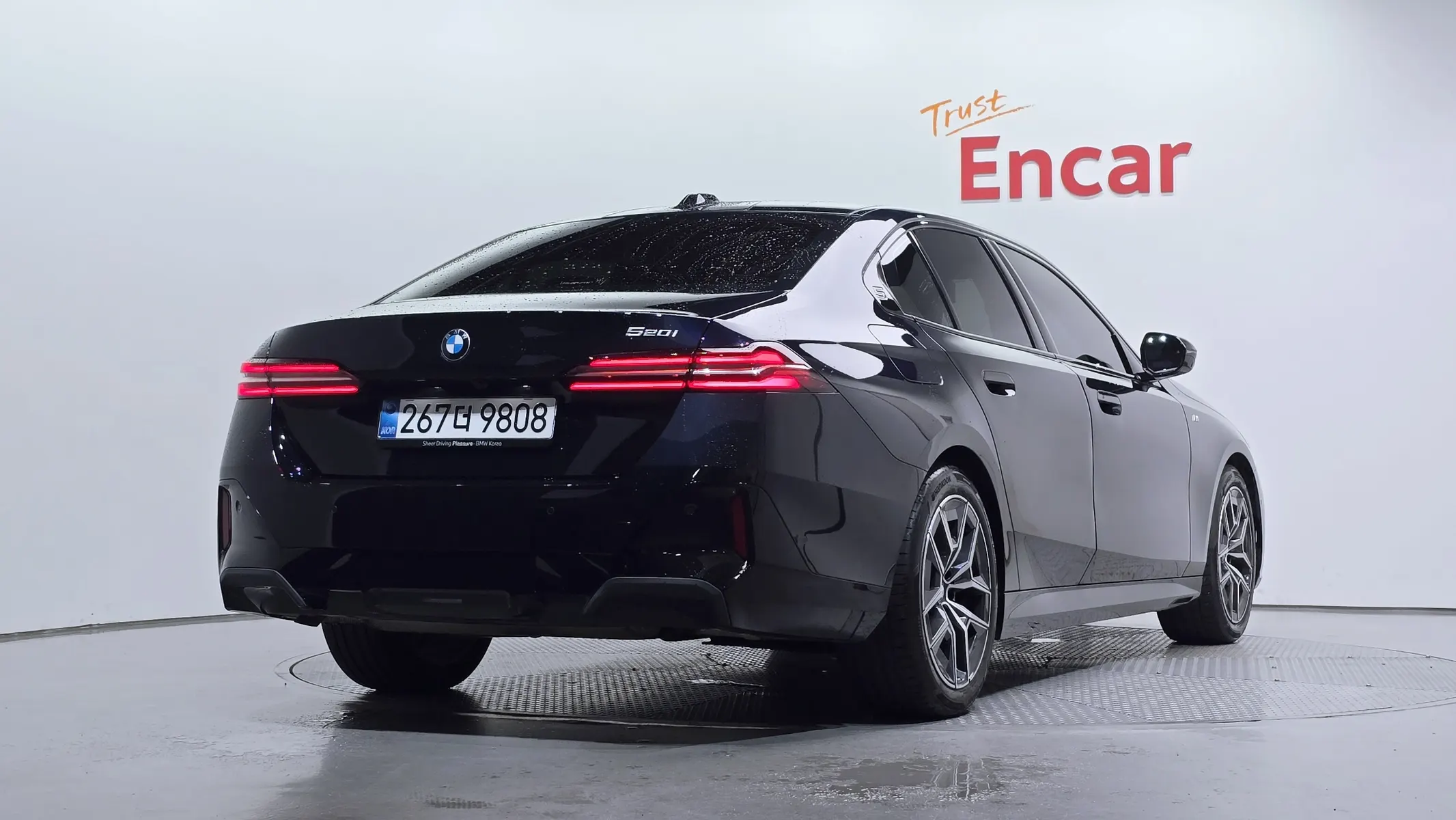BMW 5 Series (G60) 520i M 2025 2/32