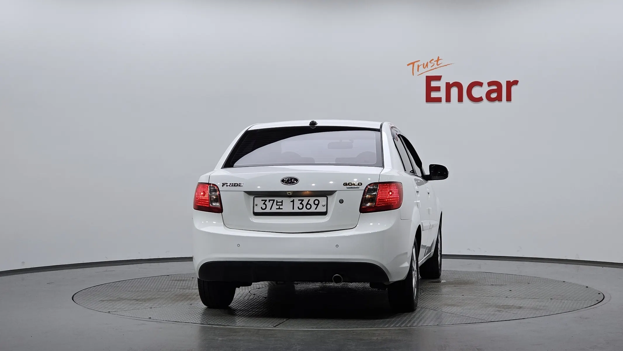 Kia () 4DR 1.6 CVVT 2011 3/5