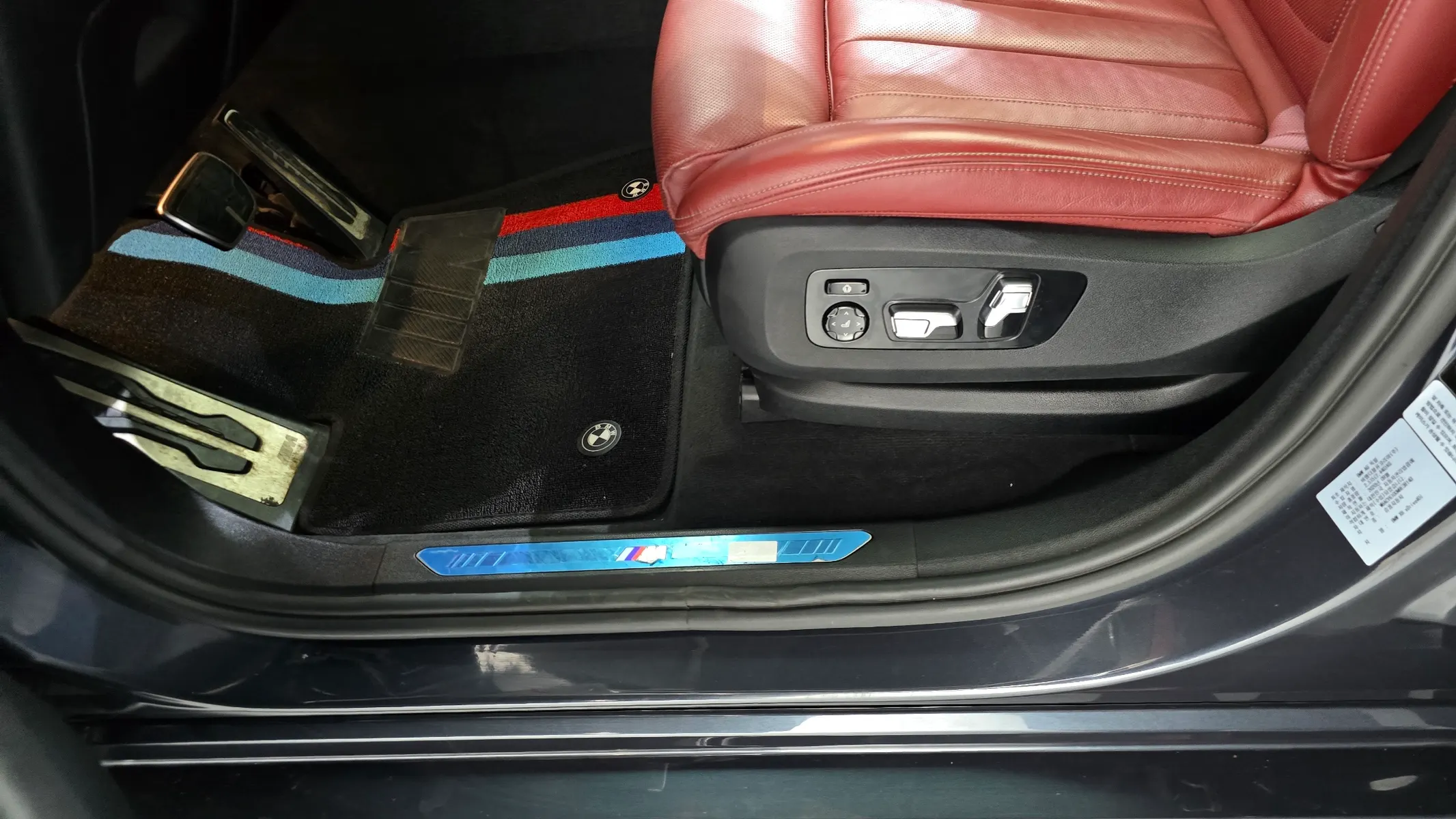 BMW X6 (G06) xDrive40i M 2021 34/35
