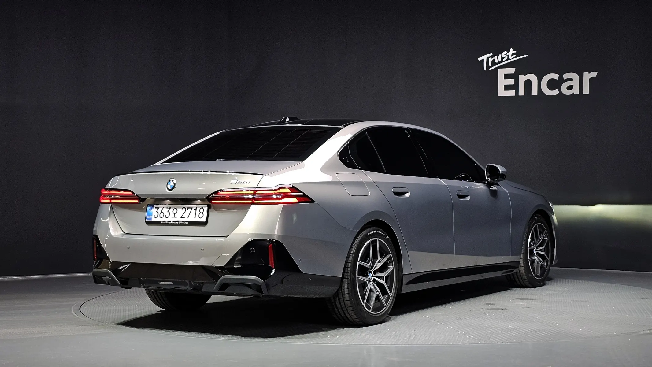 BMW 5 Series (G60) 520i 2025 2/37