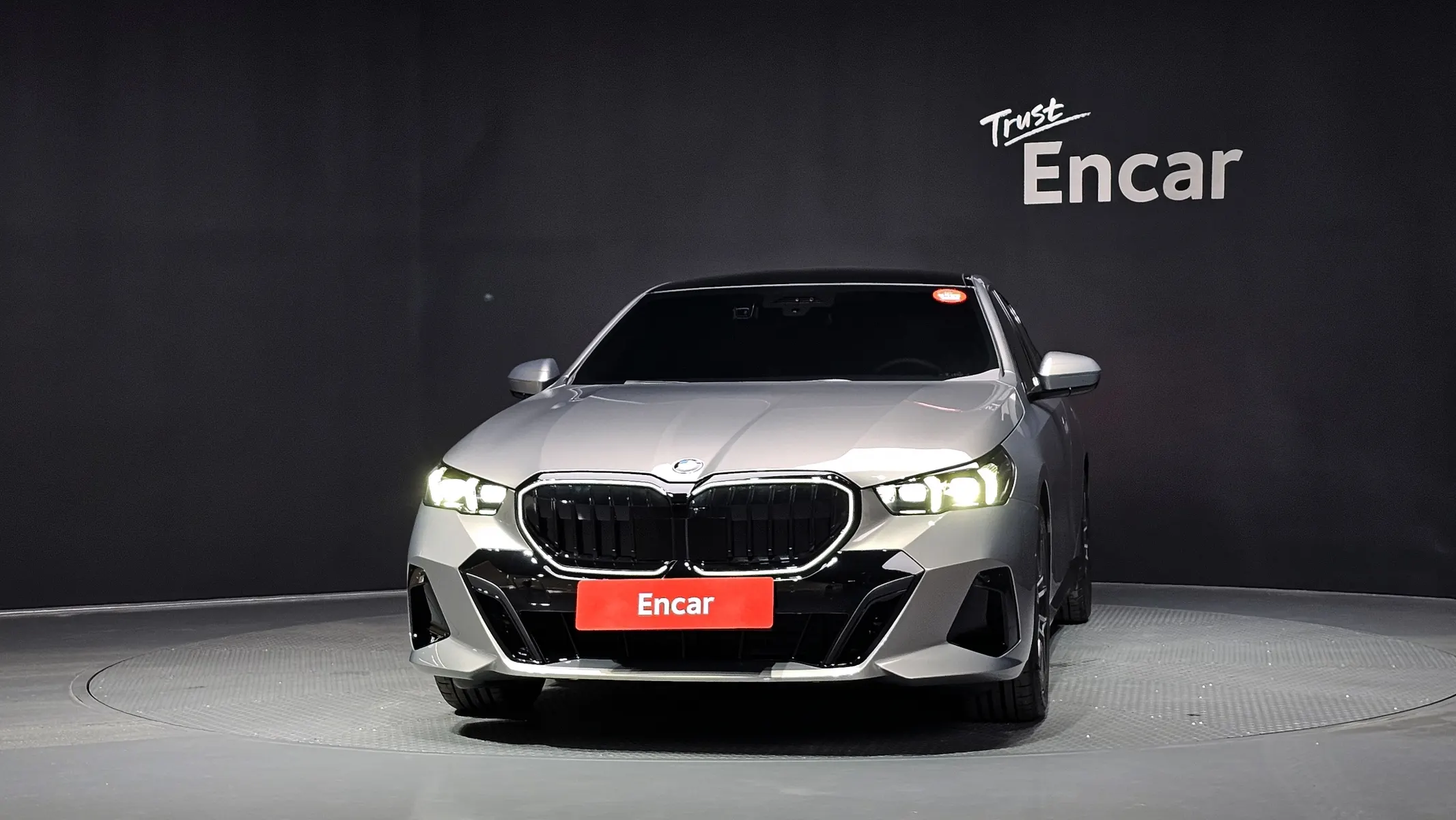 BMW 5 Series (G60) 520i 2025 3/37