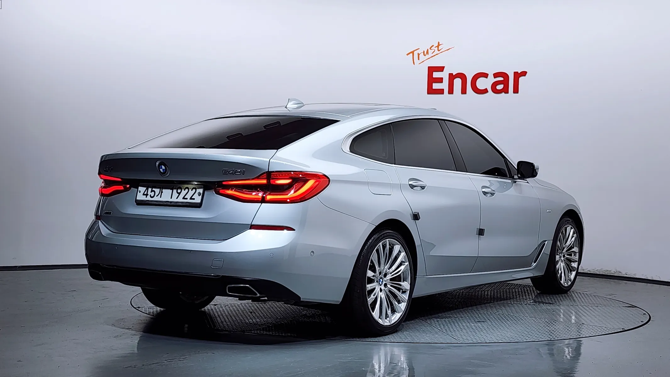 BMW 6 Series GT (G32) 640i xDrive 2018 2/21