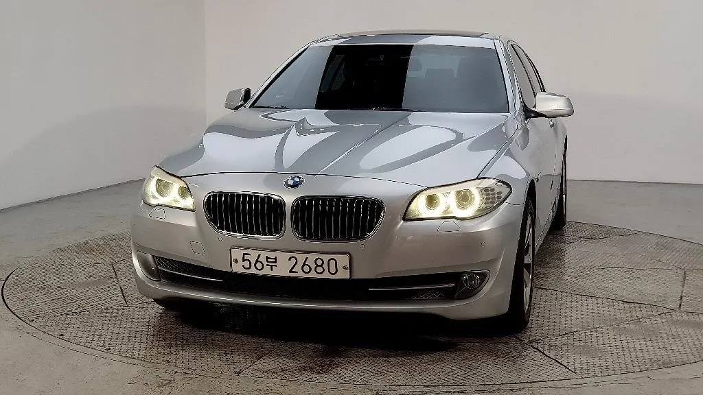 BMW 5 Series (F10) 520d 2011 2/20