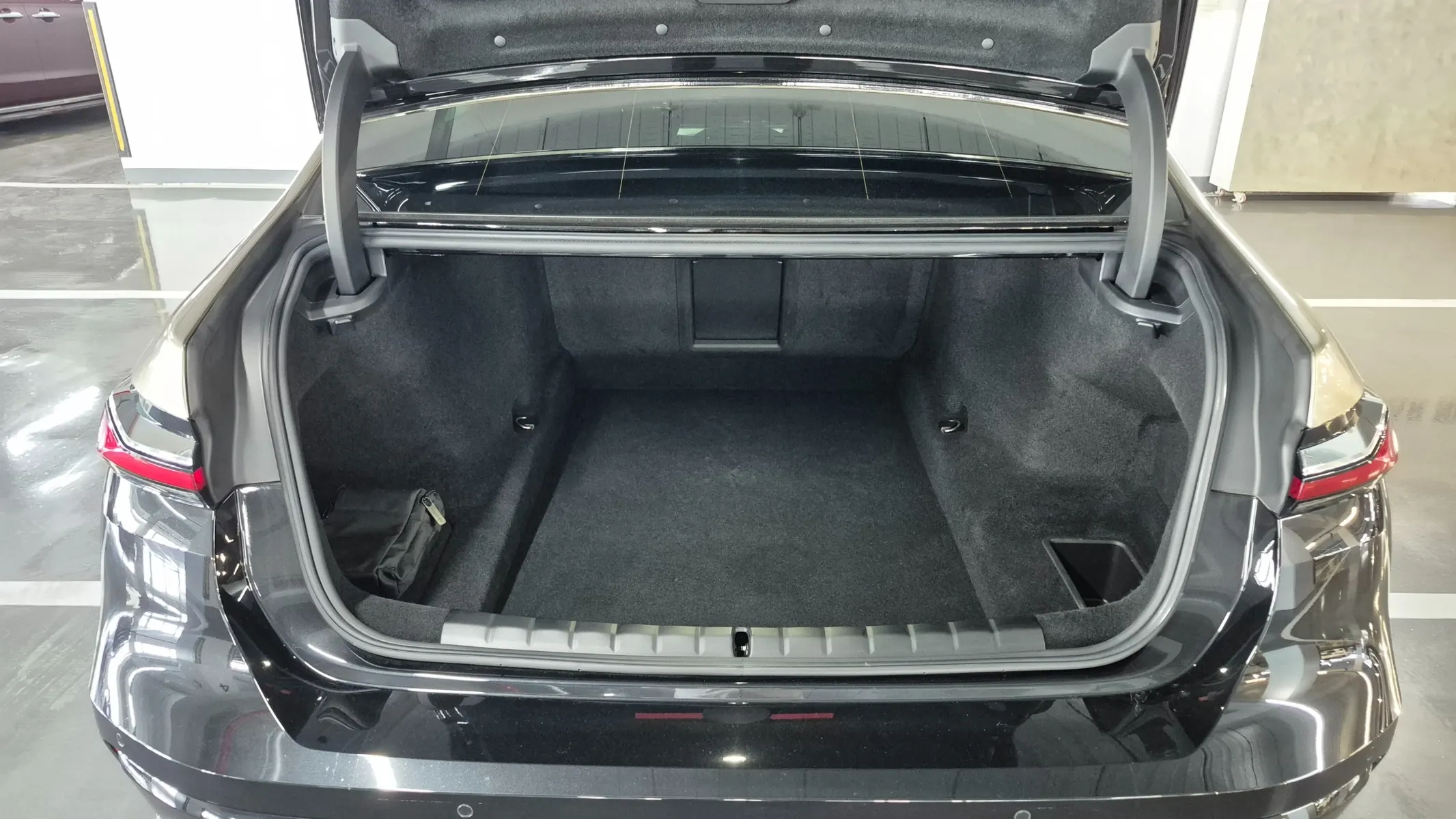 BMW 7 Series (G70) 740i xDrive M 2024 20/21