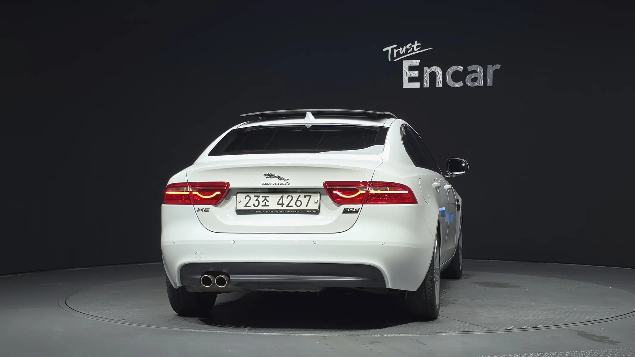 Jaguar XE 20d AWD 2017 3/5
