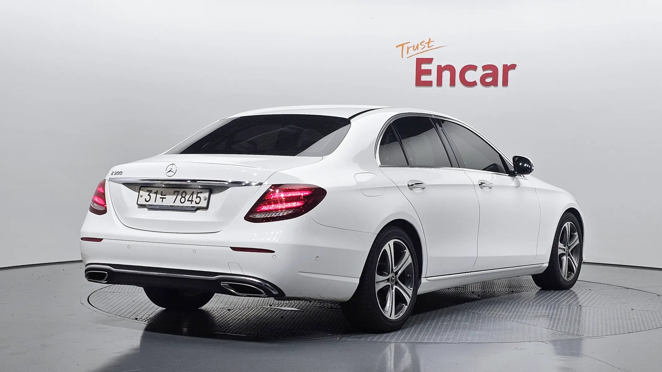 Mercedes-Benz E-Class W213 E300 2018 2/34