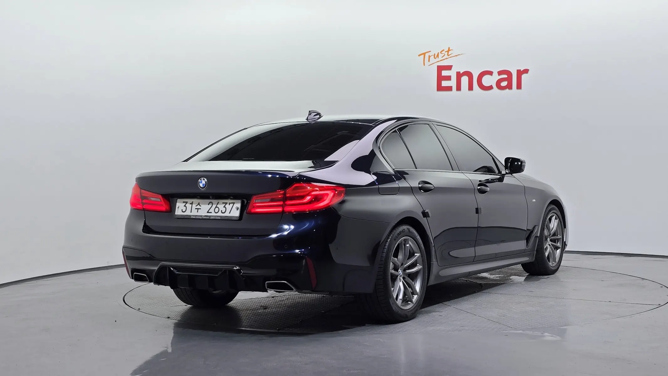 BMW 5 Series (G30) 520d M 2018 2/34
