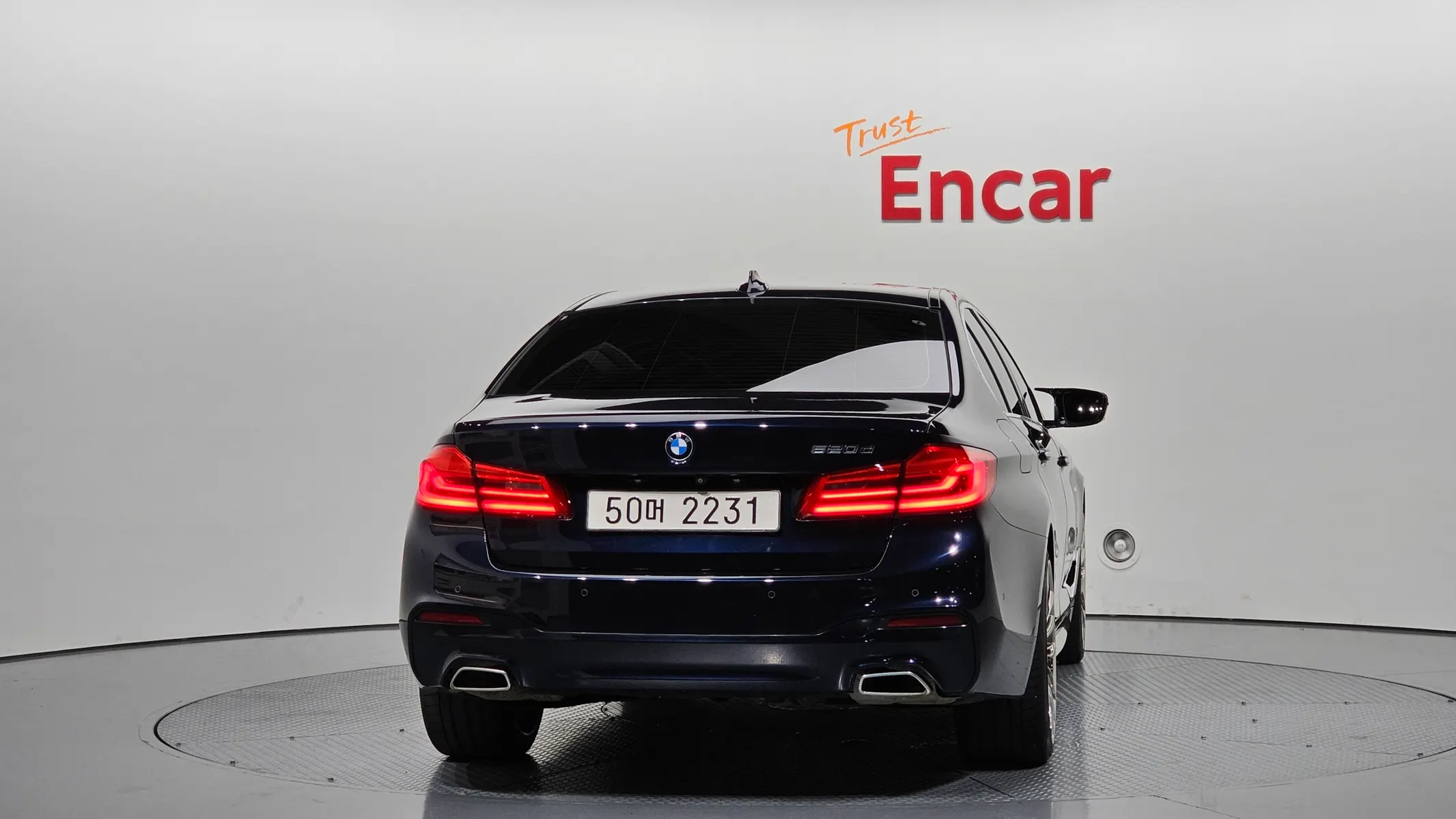 BMW 5 Series (G30) 520d M 2018 3/35