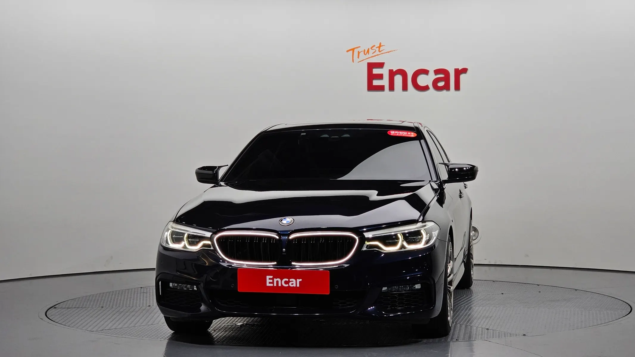 BMW 5 Series (G30) 520d M 2018 2/35